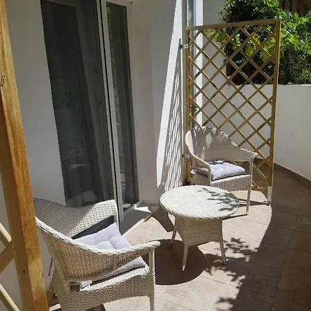 Apartment Vacation 1 *