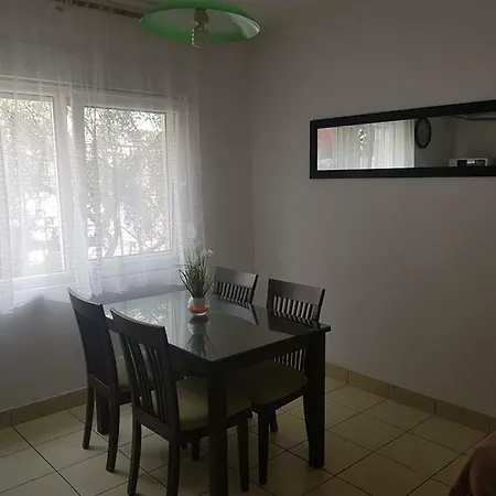 Apartment Vacation 1 *